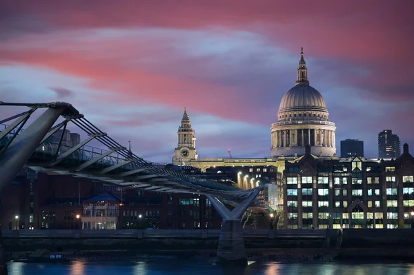 Blick Über Die Themse Der Abenddämmerung Auf Die Paul Cathedral — Stockfoto