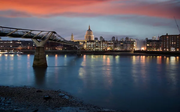 Blick Über Die Themse Der Abenddämmerung Auf Die Paul Cathedral — Stockfoto