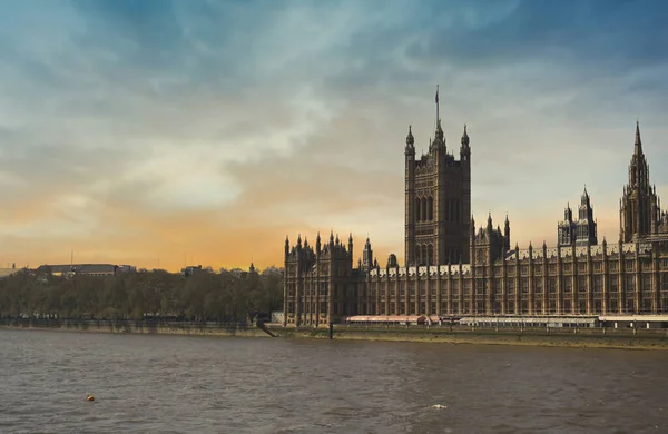 Palácio Westminster Longo Das Margens Tamisa Centro Londres Reino Unido — Fotografia de Stock