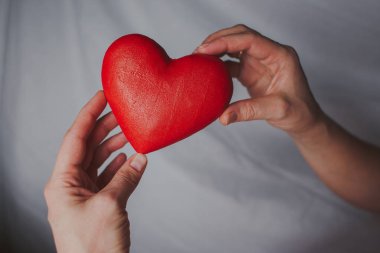 el, kalp, beyaz arka plan