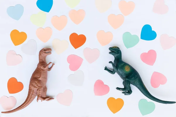 Δύο Δεινόσαυροι Στο Φόντο Των Πολύχρωμων Καρδιών Έννοια Της Ημέρας — Φωτογραφία Αρχείου