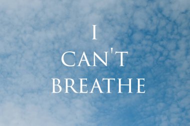 Nefes alamıyorum, Siyahların Yaşamı Önemlidir. Bulutlu bir gökyüzü arkaplanı üzerinde metin