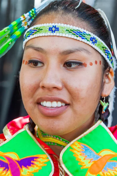 美国新墨西哥州圣达菲 2013年8月18日 圣达菲印度市场 美洲原住民年轻女子 Costune 年度活动 — 图库照片