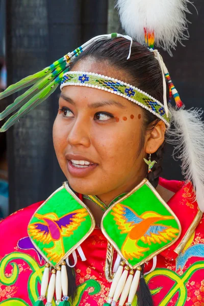 サンタフェ ニュー メキシコ州 アメリカ合衆国 2013 サンタフェ インド市場は ネイティブ アメリカンの若い女性 伝統的な — ストック写真