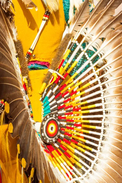 Santa Fe, New Mexico, Amerika Birleşik Devletleri - 18 Ağustos 2013: Santa Fe Hint pazarı, Kızılderili, geleneksel costune, telaş,