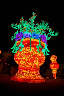 Albuquerque, New Mexico, Amerika Birleşik Devletleri - 29 Kasım 2018: Dragon ışıklar Albuquerque, ipek fenerler Çin geleneksel sanat Çin yeni yılı kutladı. Zigong, Çin'den zanaatkarlar tarafından el işi