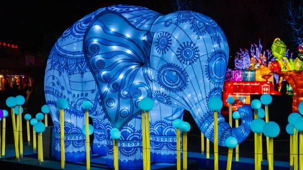 アルバカーキ ニュー メキシコ州 アメリカ合衆国 2018 ドラゴン ライト アルバカーキ 象シルク ランタン伝統芸術中国の新年を祝います — ストック写真