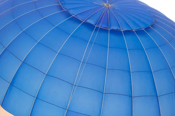 Sabahın erken saatlerinde Sıcak Hava Balonu enflasyonu ve yükselişi — Stok fotoğraf