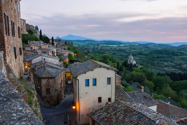 Montepulciano Naplemente Után Toszkánában — Stock Fotó