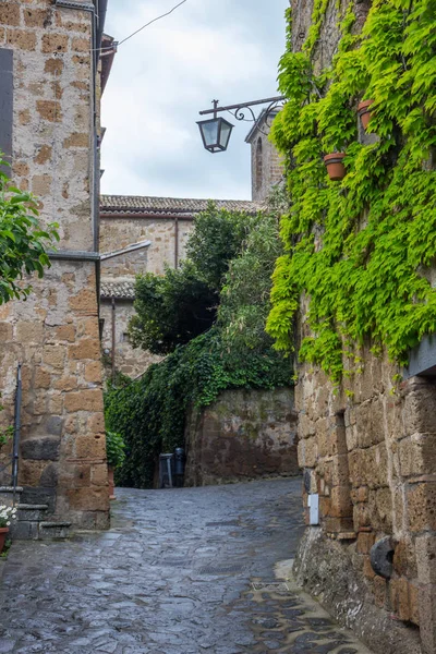意大利翁布里亚奇维塔联络巴尼奥雷焦的旧城区街道 — 图库照片