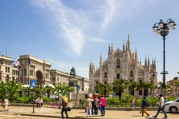 Katedral ve Piazza del Duomo Milan İtalya binalarda