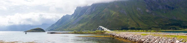 Lofoten Adaları Norveç Fiyordu Üzerinde Köprü — Stok fotoğraf