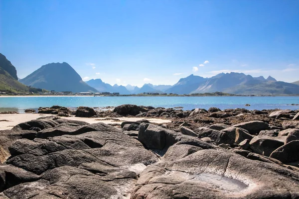 Ramberg Playa Montañas Isla Flakstadoya Lofoten Noruega — Foto de Stock