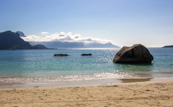 Haukland Παραλία Και Βουνά Του Lofoten Της Νορβηγίας — Φωτογραφία Αρχείου