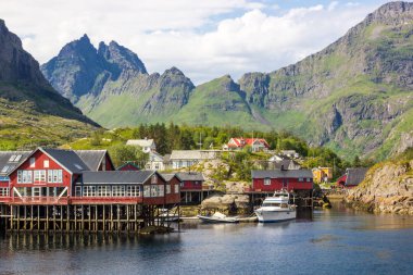 Norveç'te Lofoten Adaları balıkçı kulübeleri