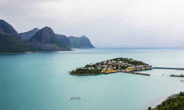 Norveç Senja Island Yakınındaki Husoy Balıkçı Limanı — Stok fotoğraf