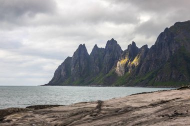 Norveç'te Senja adada Tungeneset bakış açısı