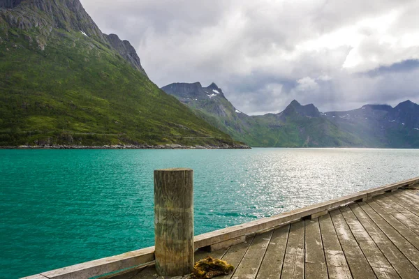 Norveç Senja Adasında Fiyort Üzerinde Bulutlar — Stok fotoğraf