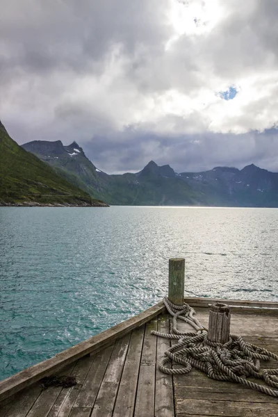 Norveç Senja Adasında Fiyort Üzerinde Bulutlar — Stok fotoğraf