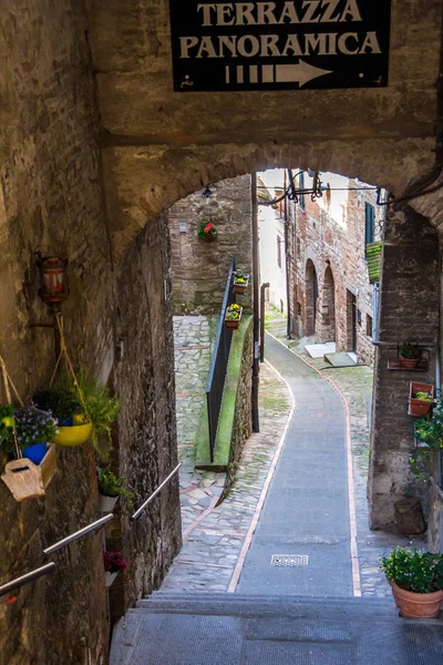 Umbria Todi Ortaçağ Kasabasında Dar Sokaklar — Stok fotoğraf