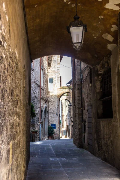 Szűk Utcák Todi Középkori Városban Umbriában — Stock Fotó