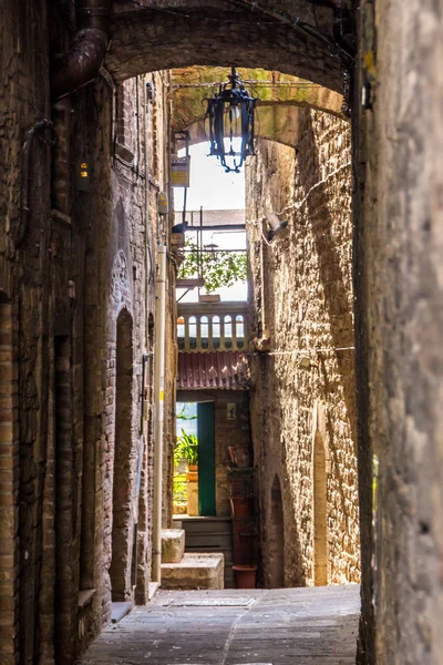 Szűk Utcák Todi Középkori Városban Umbriában — Stock Fotó