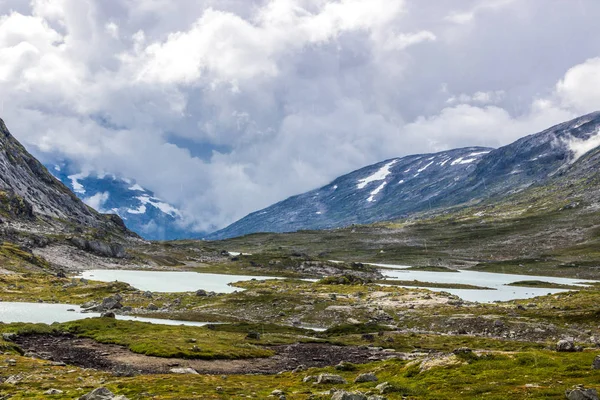 Nubes Sobre Carretera Montaña Noruega —  Fotos de Stock