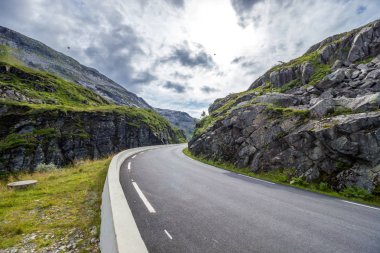Norveç 'teki Gaularfjellet dağ yolu