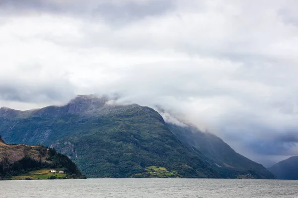 Norveç Sognefjord Üzerinde Bulutlar — Stok fotoğraf