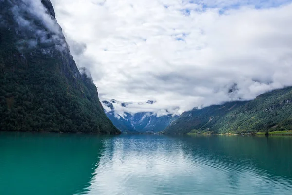 Moln Över Sjön Norges Fjäll — Stockfoto