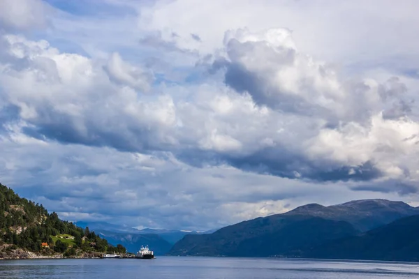 Wolken Über Dem Fjord Den Bergen Norwegens — Stockfoto