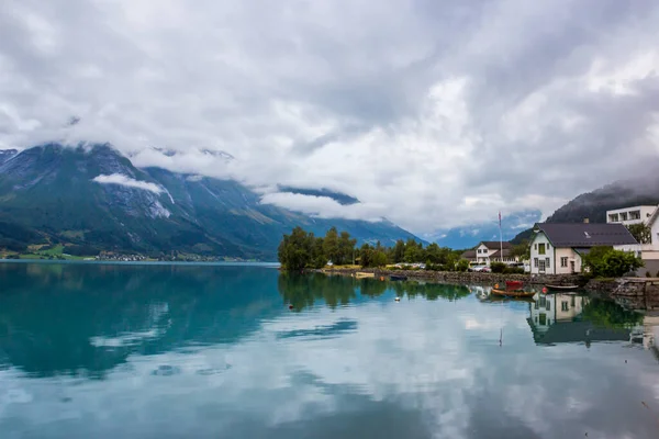 Tunga Moln Över Oppstrynsvatnet Sjö Hjelle Norge — Stockfoto