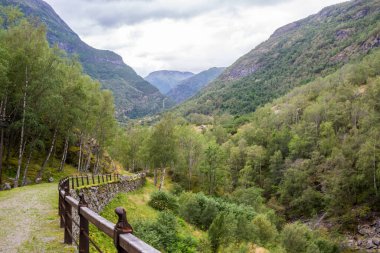 Borgund, Norveç 'teki kiliseye giden Vindhellavegen eski yolu
