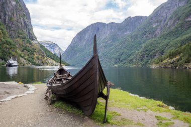 Norveç 'te Naeroyfjord' daki Gudvangen Viking köyü