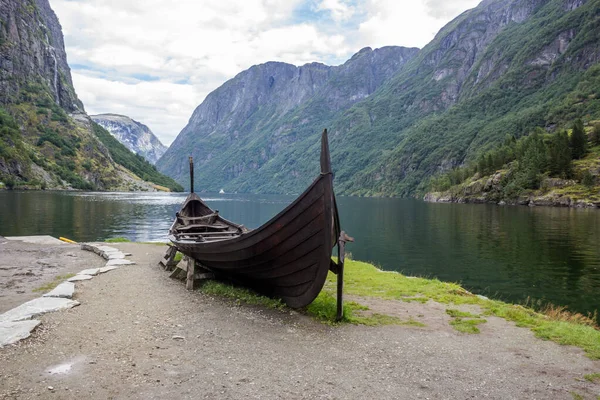 Norveç 'te Naeroyfjord' daki Gudvangen Viking köyü