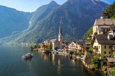 Avusturya Hallstatt Gölü 'nde sabah.