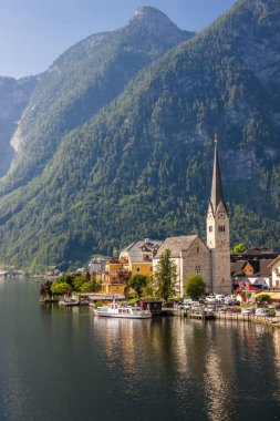 Avusturya Hallstatt Gölü 'nde sabah.