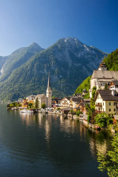 Avusturya Hallstatt Gölü 'nde sabah.