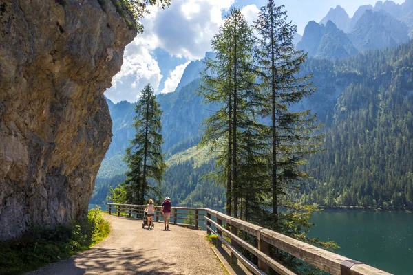 Día Soleado Lago Vorderer Gosausee Los Alpes Austríacos —  Fotos de Stock