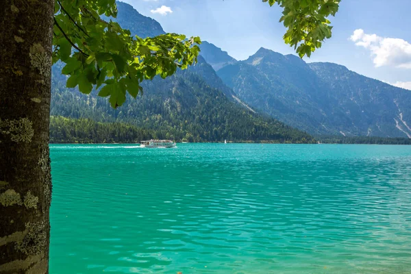 Dia Ensolarado Lago Azul Turquesa Plansee Nos Alpes Austríacos — Fotografia de Stock