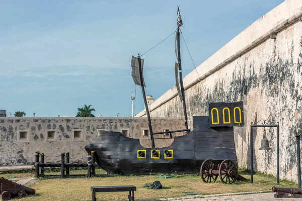 San Francisco de Campeche, Meksika 'daki eski bir yelkenlinin ahşap kopyası.