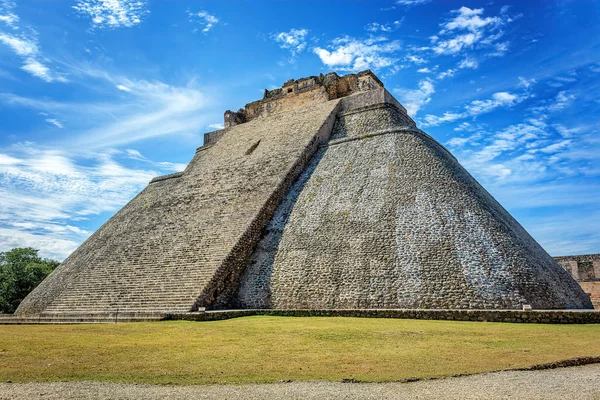 Jehlanova pyramida v Uxmal, Mexiko — Stock fotografie