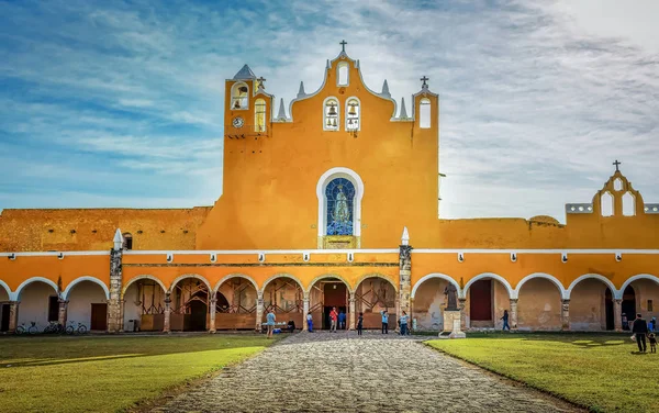 San Antonio de Padua Manastırı Bazilikası, İzamal, Yucatan, Meksika