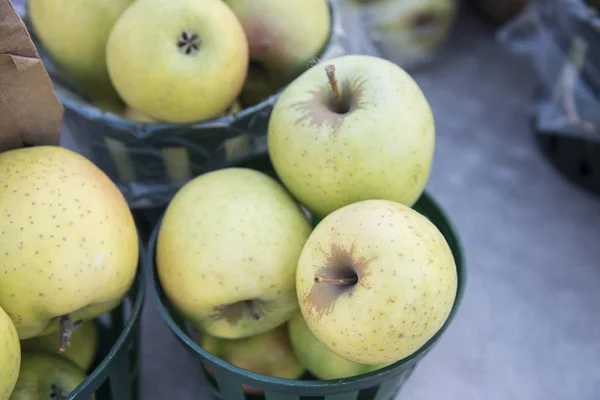Fresh Mutsu Apples — Stock Photo, Image