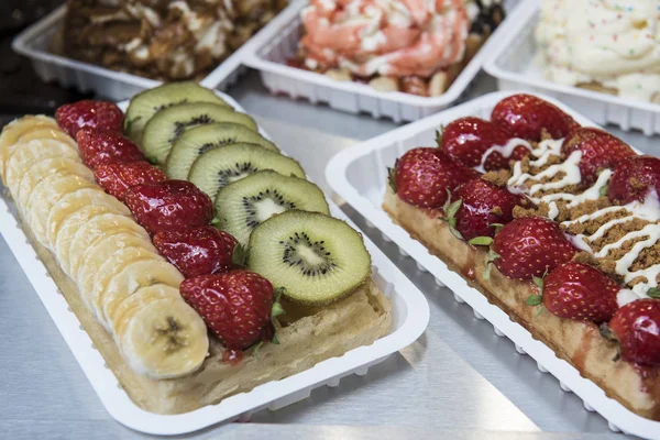 Leige Waffles With Fruit Toppings — Stock Photo, Image