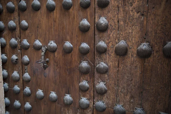 Porta de madeira trancada — Fotografia de Stock