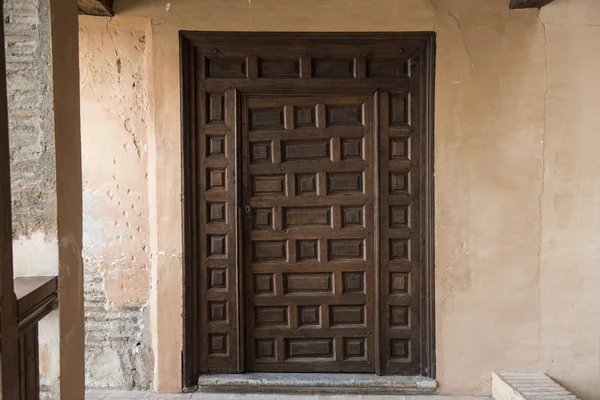 Uma Porta Madeira Trancada Uma Casa Local Vista Arquitetura Parece — Fotografia de Stock