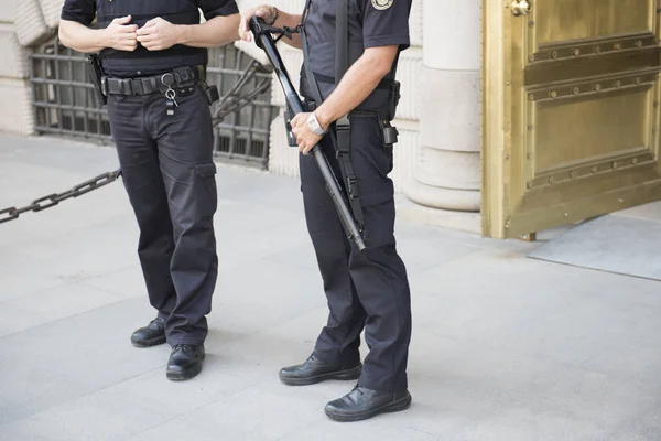 Nöbetçi polis uyarı — Stok fotoğraf