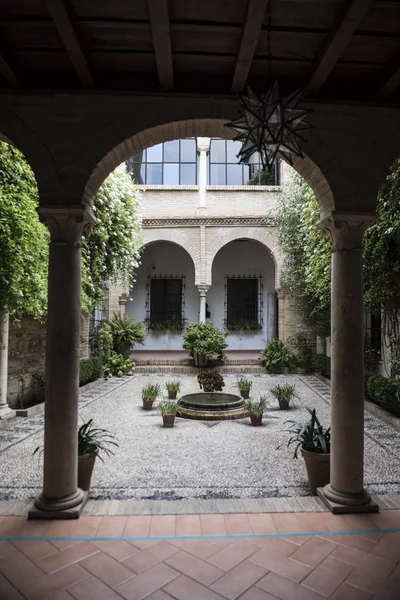 Encantadora arquitectura del Palacio de la Alhambra —  Fotos de Stock