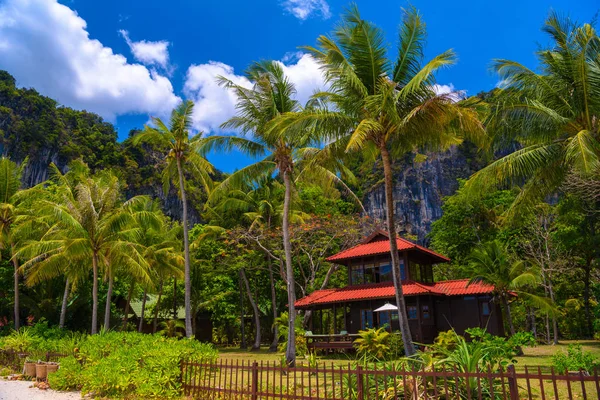 Casa Bungalow Techo Rojo Railay Beach West Nang Krabi Tailandia — Foto de Stock